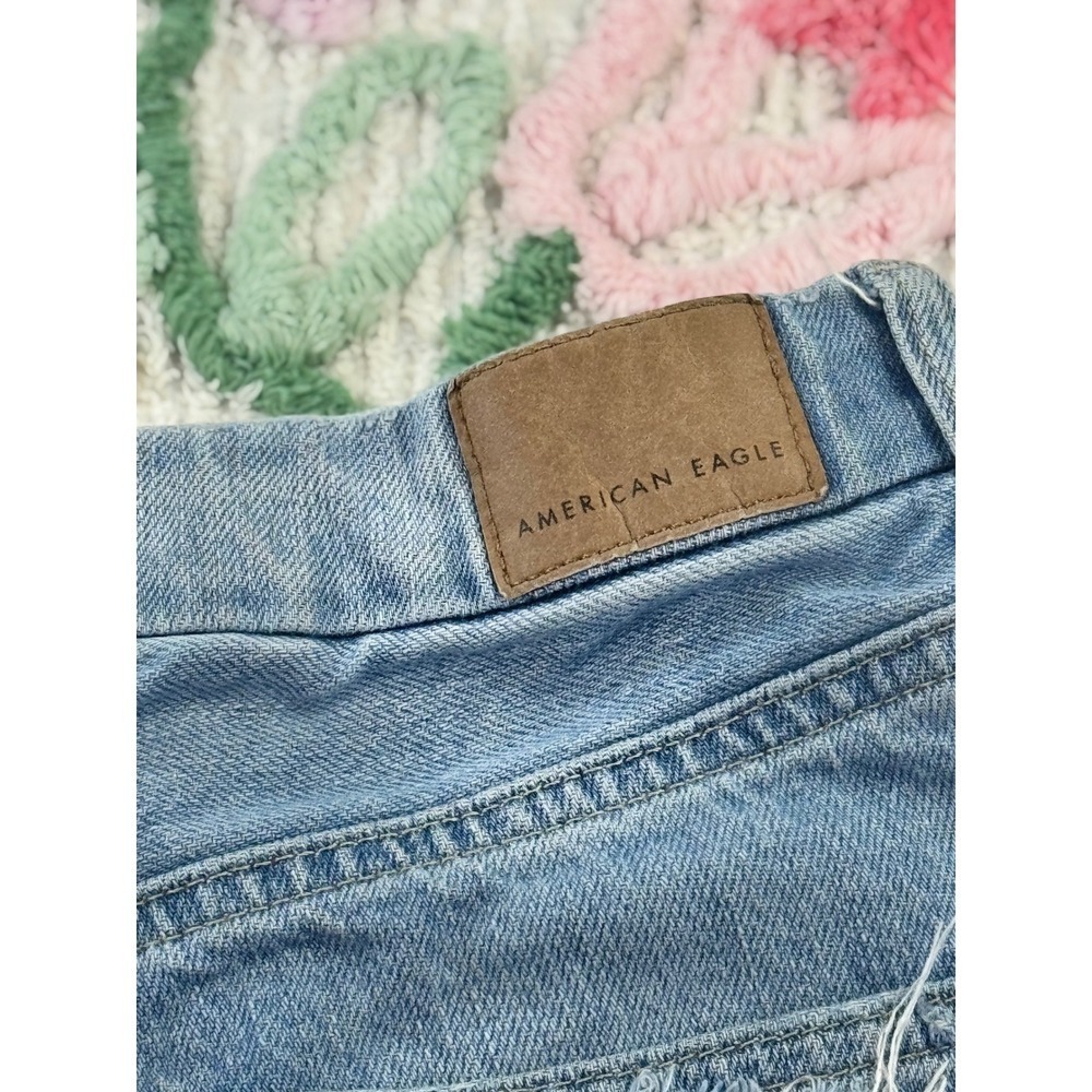 American Eagle Outfitters Women's Size 4 Light Wash Denim Distressed Ripped - Picture 4 of 10